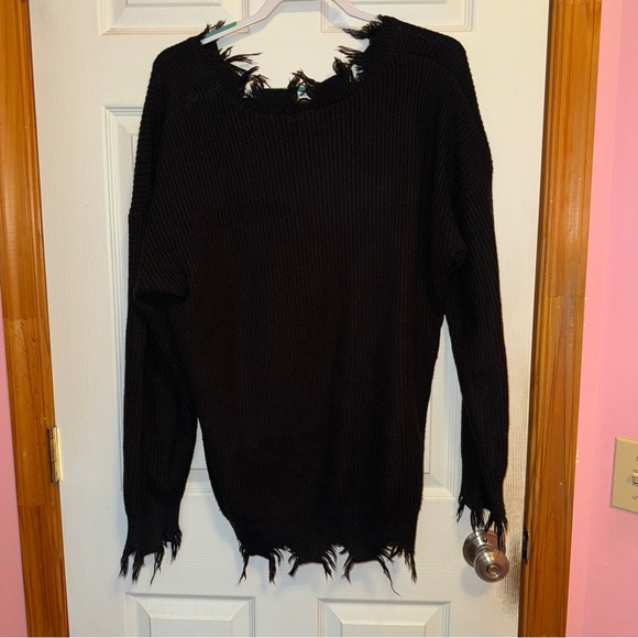 ✨$8!✨GeeGee Black V-Neck Distressed Frayed Hem Rib Knit Sweater - Picture 6 of 6